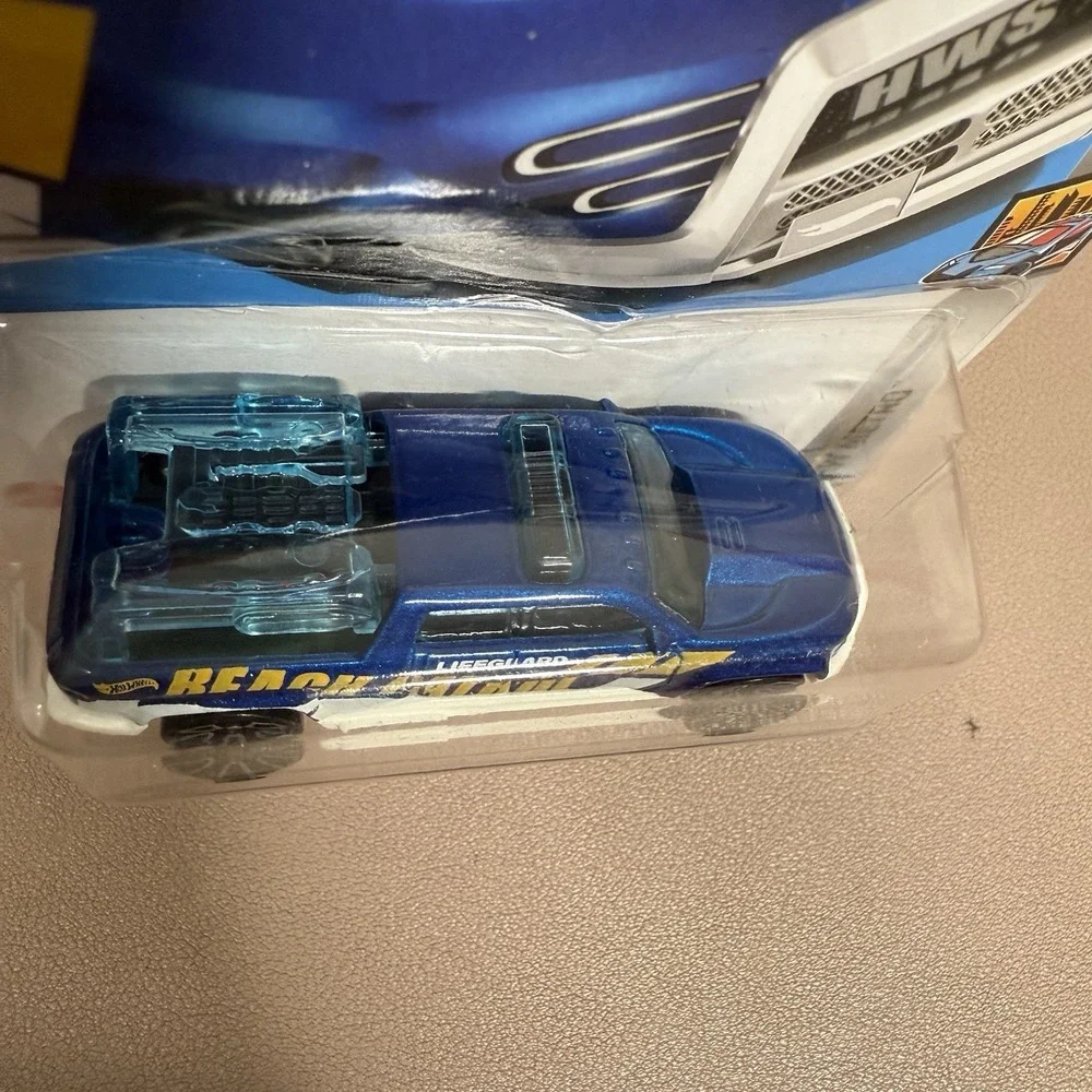 Hot‎ Wheels Surf Duty Lifeguard Truck Let's Race Netflix HW Metro 2/10